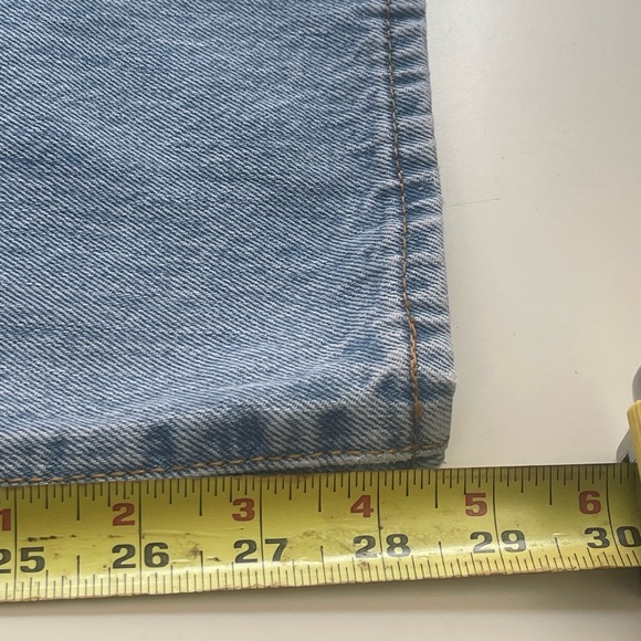 14. 501 Levi’s in a light wash 31 - Picture 7 of 9